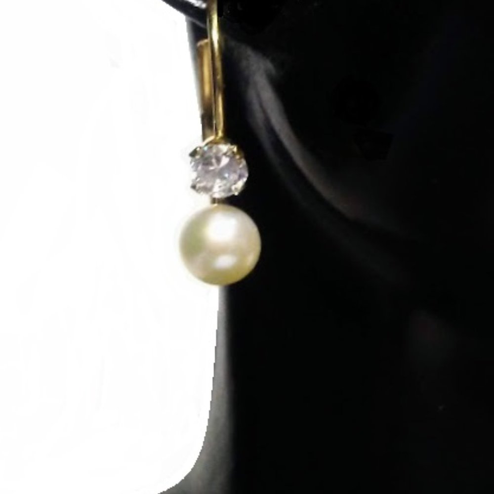 Solid 14k Yellow Gold Girls Natural White Pearl Leverback Earrings. New.
